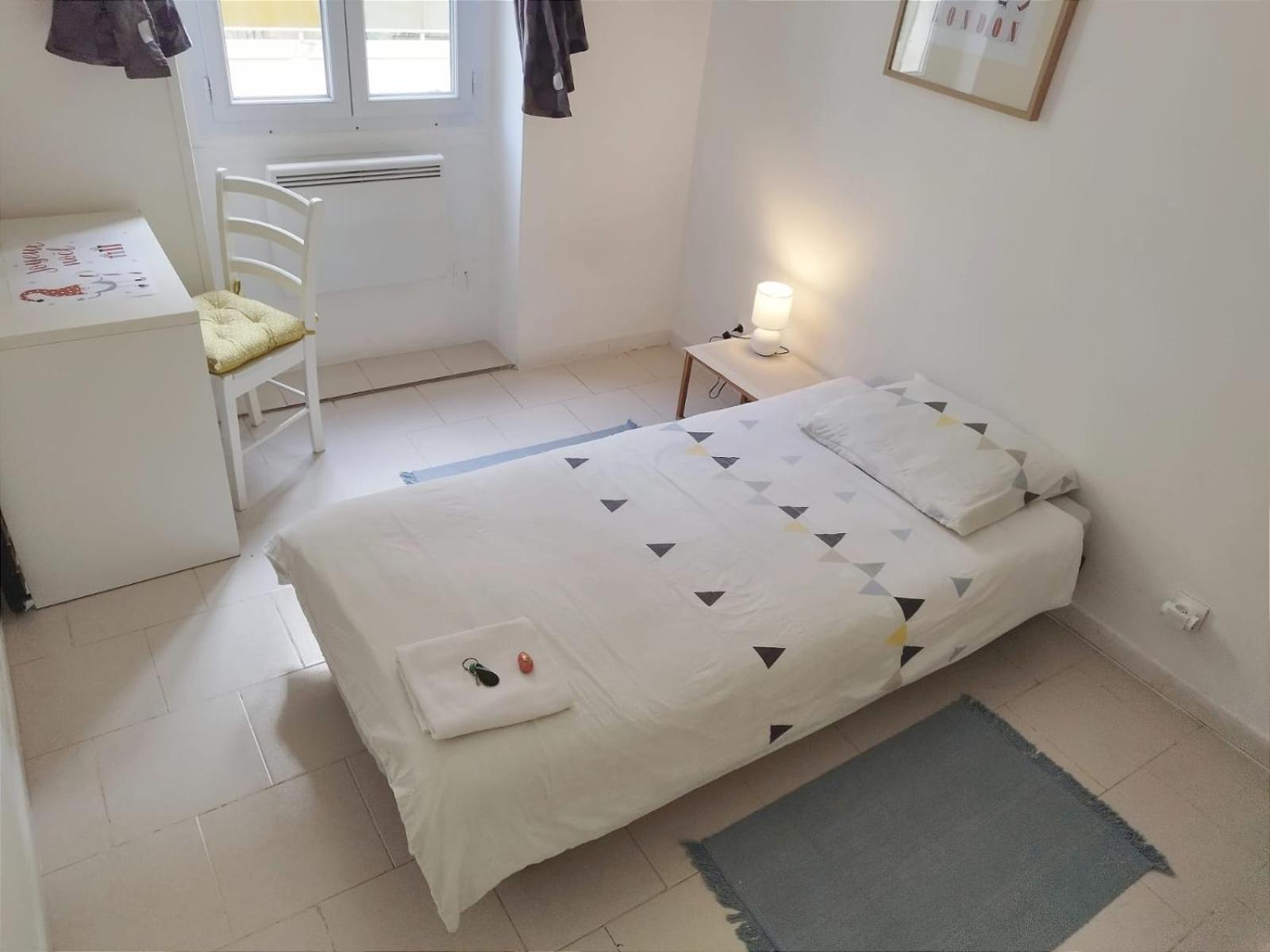 Private In Shared In The Center Of * Nizza